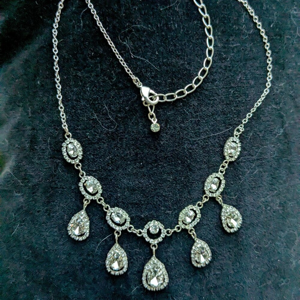 Crystal teardrop necklace, silver color